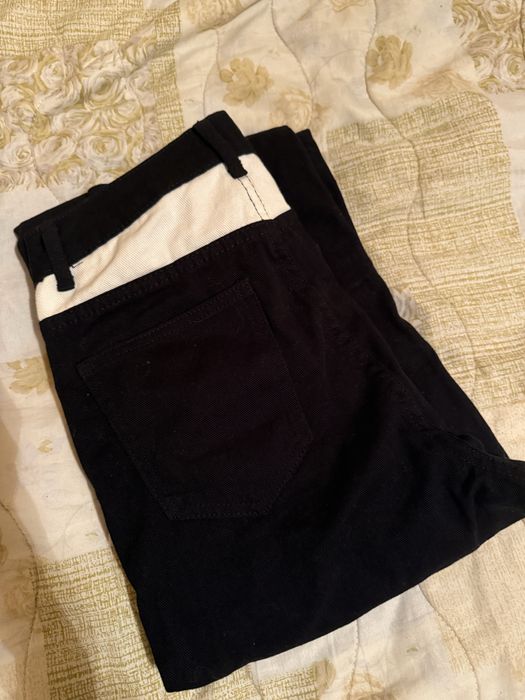 Черни дънки с много инетересна шарка,удобни са,нови,неносени