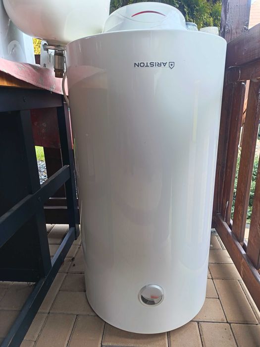 Vând centrala plus boiler plus vas de expansiune plus robineți etc