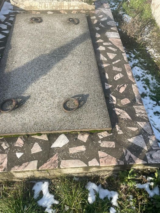 Loc de veci Cimitirul Sineasca