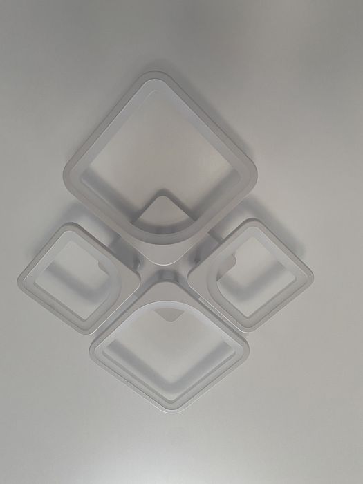 Продам люстры новые светодиод