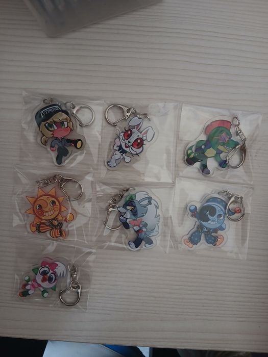 Продаю аниме вещи новые!