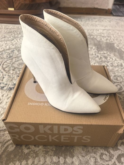 Продам ботильоны размер 40