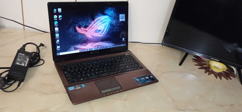 ASUS i7 2620M 8Gb ddr3 2 placi video GT540 2GB gaming laptop 15,6 k53