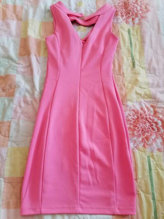 Красива  розова рокля