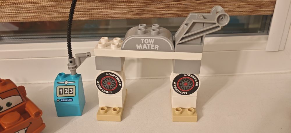 LEGO® DUPLO® - Ziua cursei lui Fulger McQueen (10924)
150 lei, set com