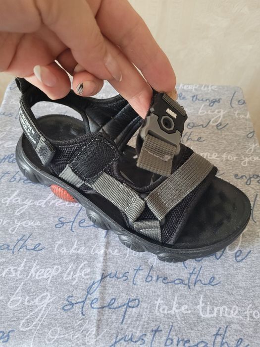 Продам сандалии для мальчика