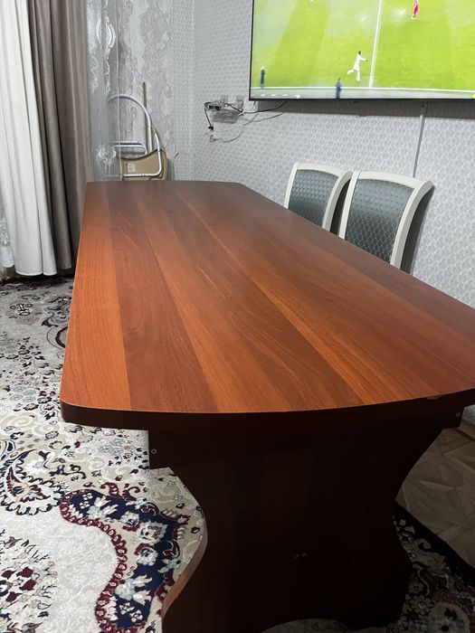 Стол гостинный продаеться