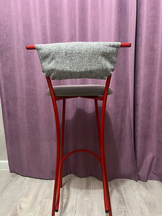 Продам высокий стул