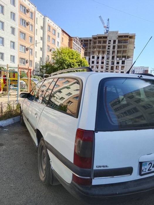 Продам машину Опель омега
