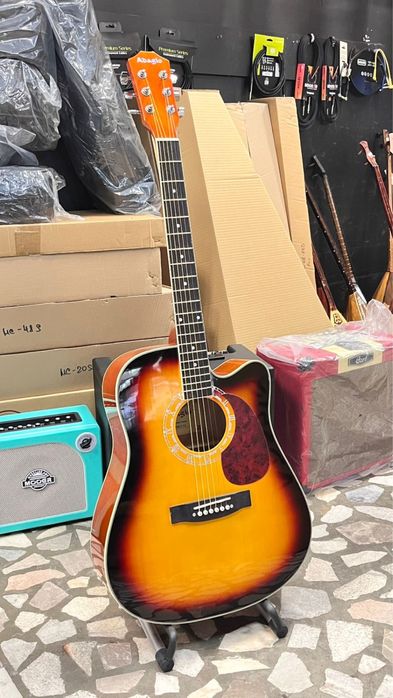 продам гитару срочно