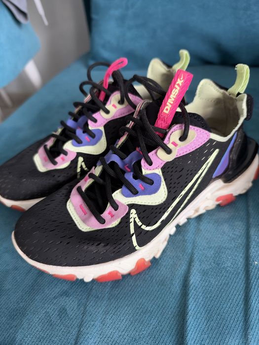 Продавам маратонки Nike React Vision