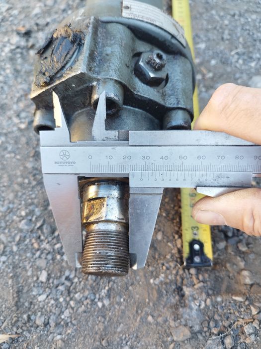 Продавам 2 бр. Тежкотоварни Хидравлични Цилиндри Rexroth Hydronorma (250 bar, ход 2250 mm)