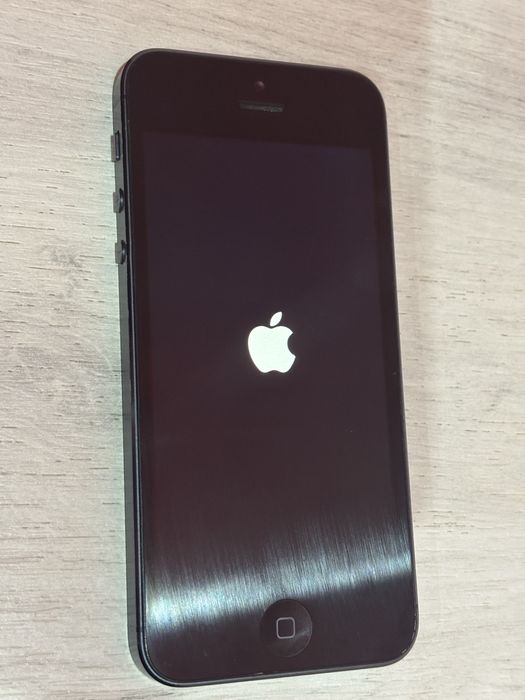 Iphone 5 black edition icloud locked/За части.