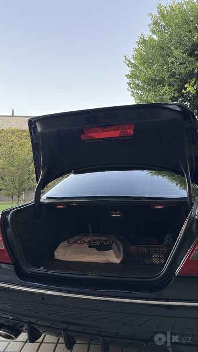 Mercedes Benz W211 E55 AMG Tanzanite Blue Met