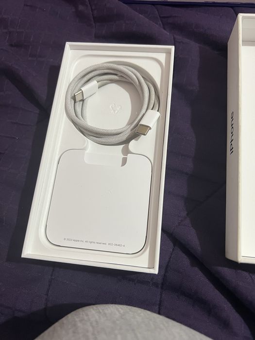iPhone 15 Pro 256 с 2 кейса