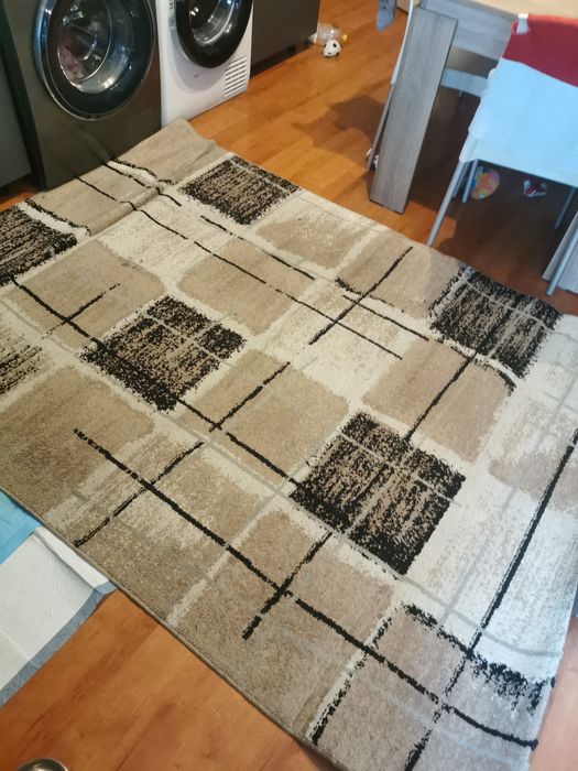 Продавам килими и аптеки и пердета