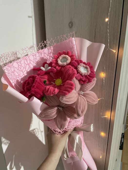 Buchet de flori din sârmă plușată