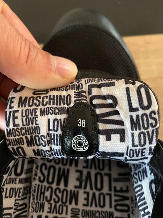 Sneakers Love Moschino