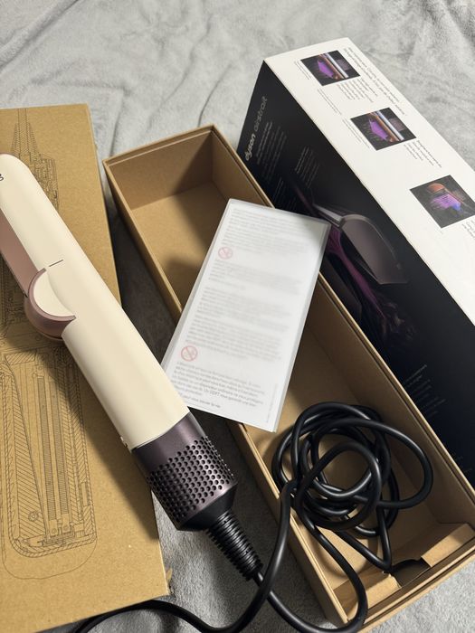 dyson airstrait , nou, stare excelenta ,fara defecte