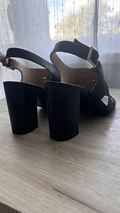 Сандали естествена кожа Caprice