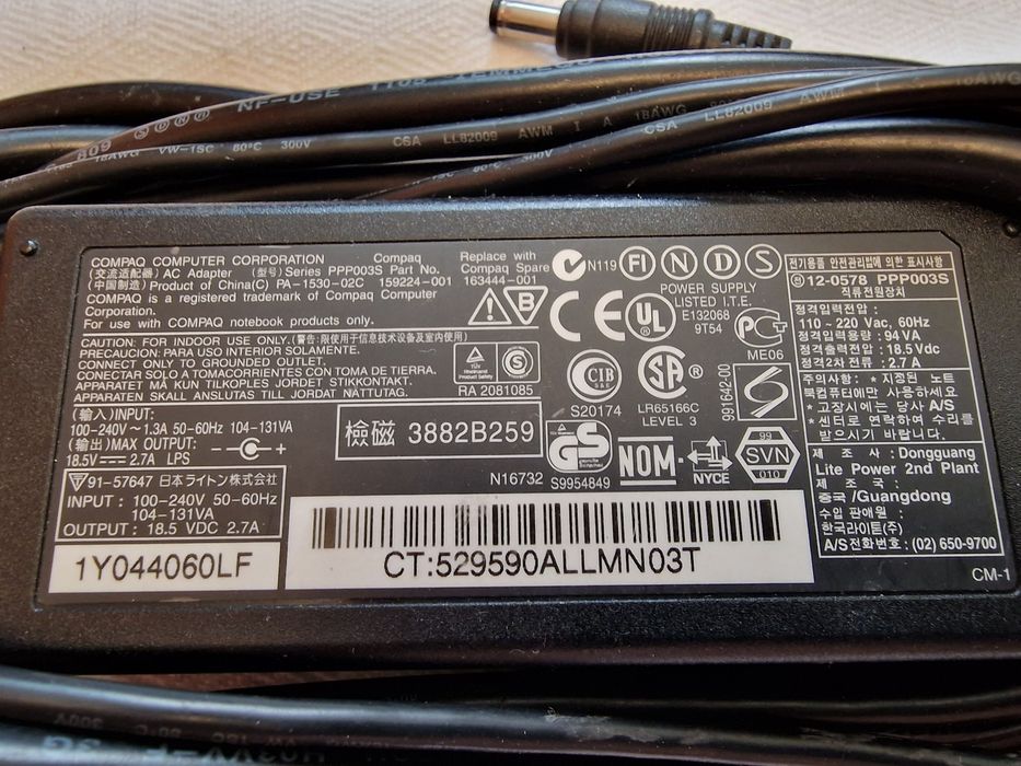 Vând alimentatoare laptop