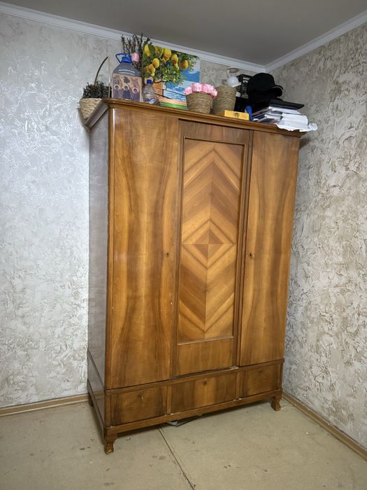 Продам дубовый шкаф