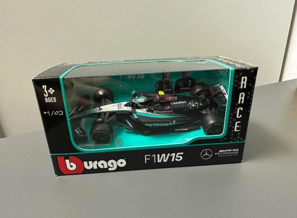 Macheta F1 Bburago Mercedes W15 #44 Hamilton