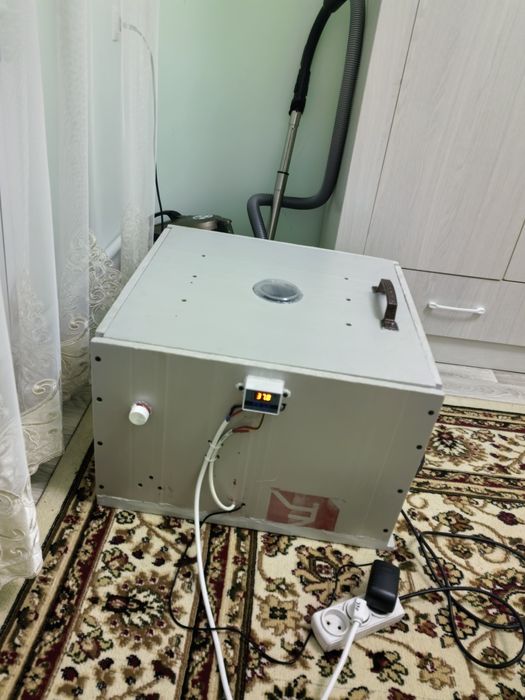 Инкубатор на 100кур яиц,