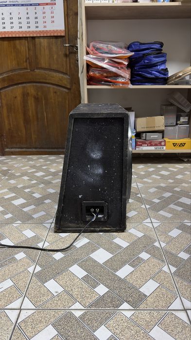 есть два сабвуферы