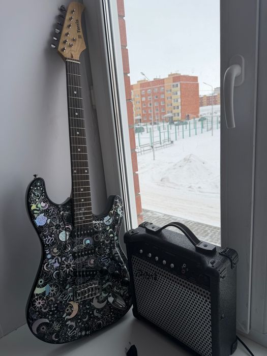 Электрогитара Terris с усилителем