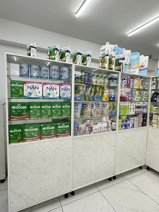 Продам мебель, витринные шкафы для аптеки