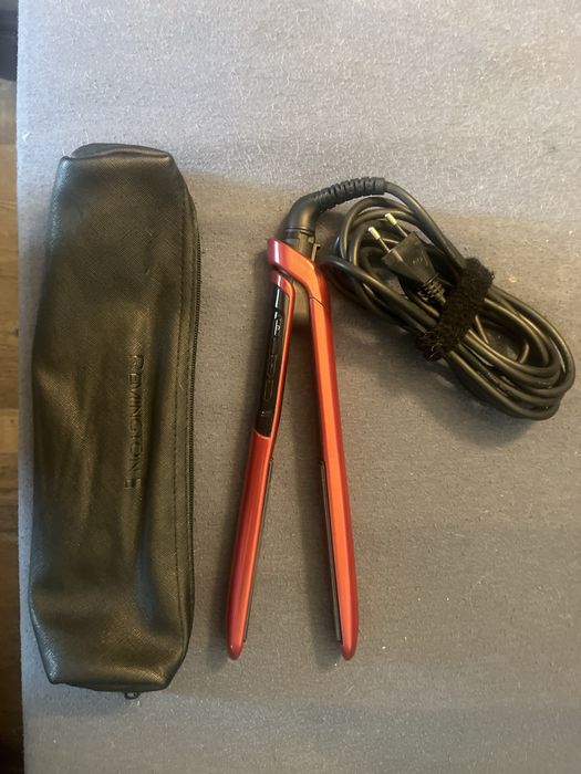 Placă de păr Remington Silk + husă – Stare foarte bună