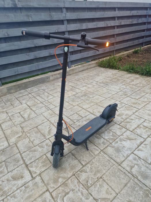 Trotinetă electrică Ninebot F2 Plus