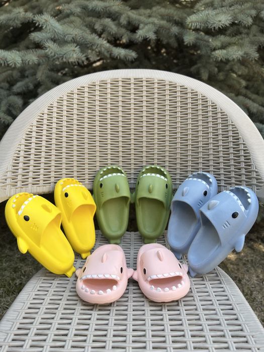 Тапочки акулы для взрослых и детей