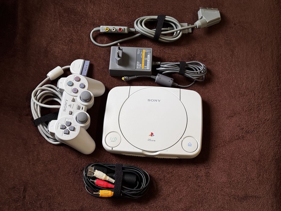 Consola Sony PSOne (Playstation 1 Slim) cu accesorii