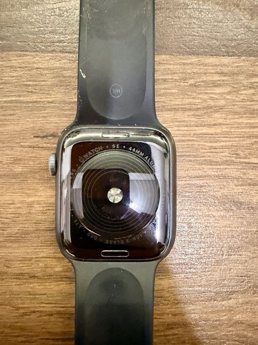 Apple Watch SE 44 mm GPS – 3 brățări + încărcător