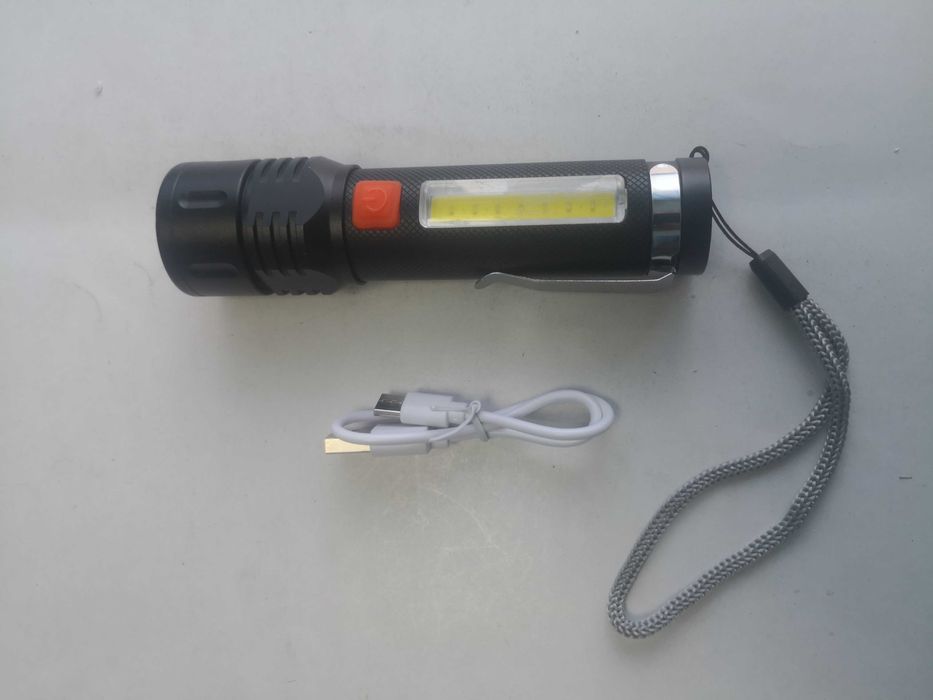 Lanterna de mana XH-P50 cu acumulator