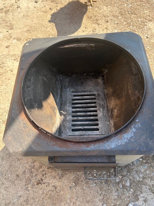 Vând ansamblu de boiler pe lemne capacitate  90 de litri cumpărat acum doi ani de la Dedeman ,a fost folosit doi ani doar de câteva ori