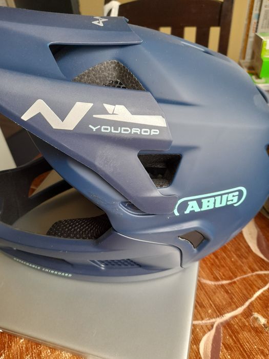 ABUS детска каска за спорт