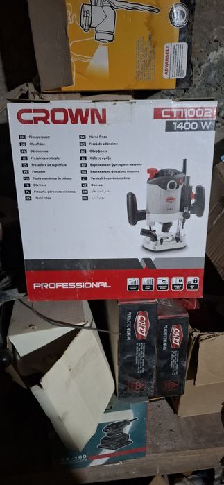 Фрезер crown 12 mm.  1400 вт.