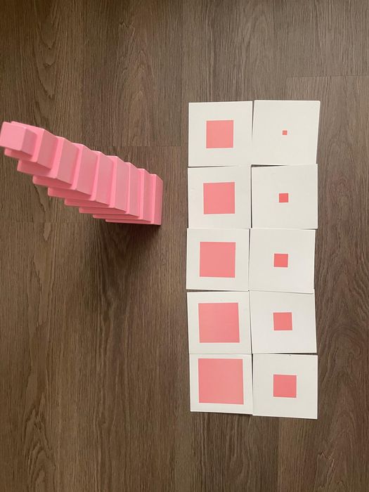Turnul Roz Montessori din lemn + cartonașe
Set educativ clasic Mont