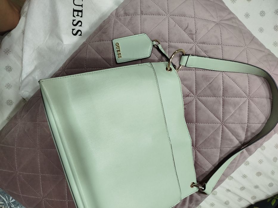 Дамска чанта GUESS