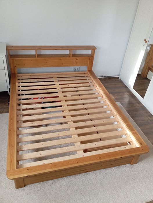 Pat matrimonial de lemn stare impecabila