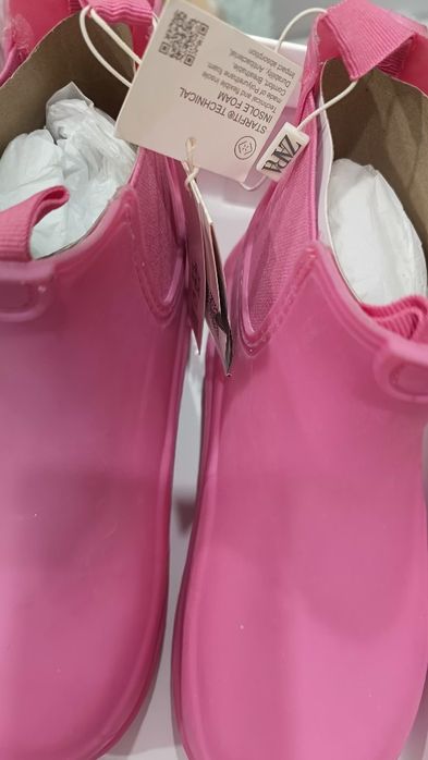 Zara новые 35р резиновые