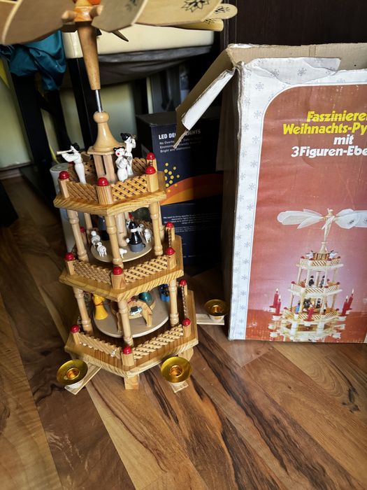 Piramida craciun figurina craciun 3 etaje