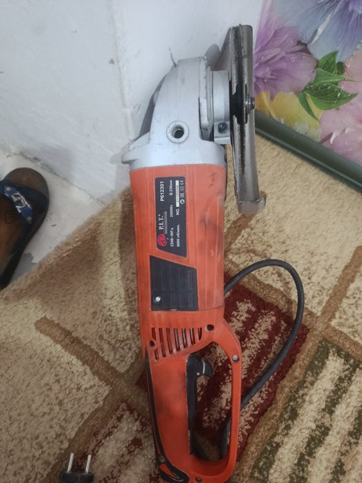 Болгарка большая.