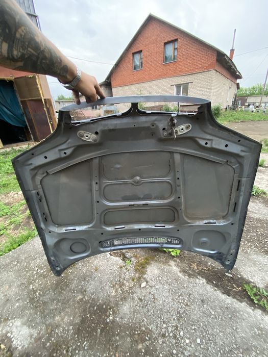 Продам капот на бмв е46