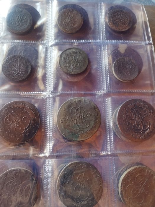 Продам альбом царских монет.