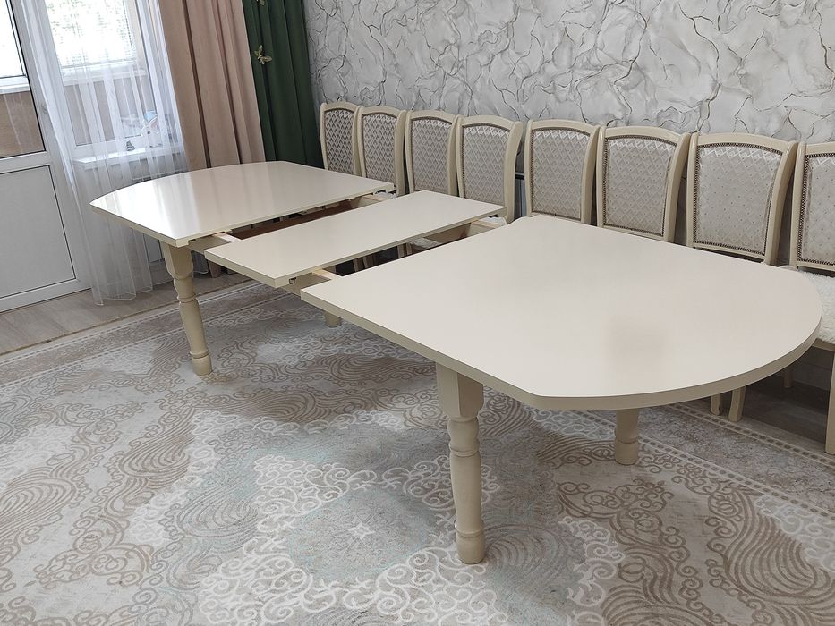 Продам стол для гостиной