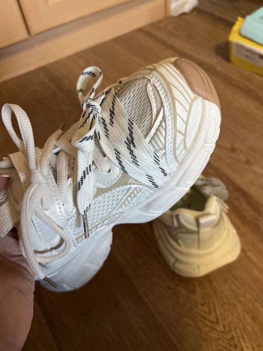 Кроссовки на девочку 34 р